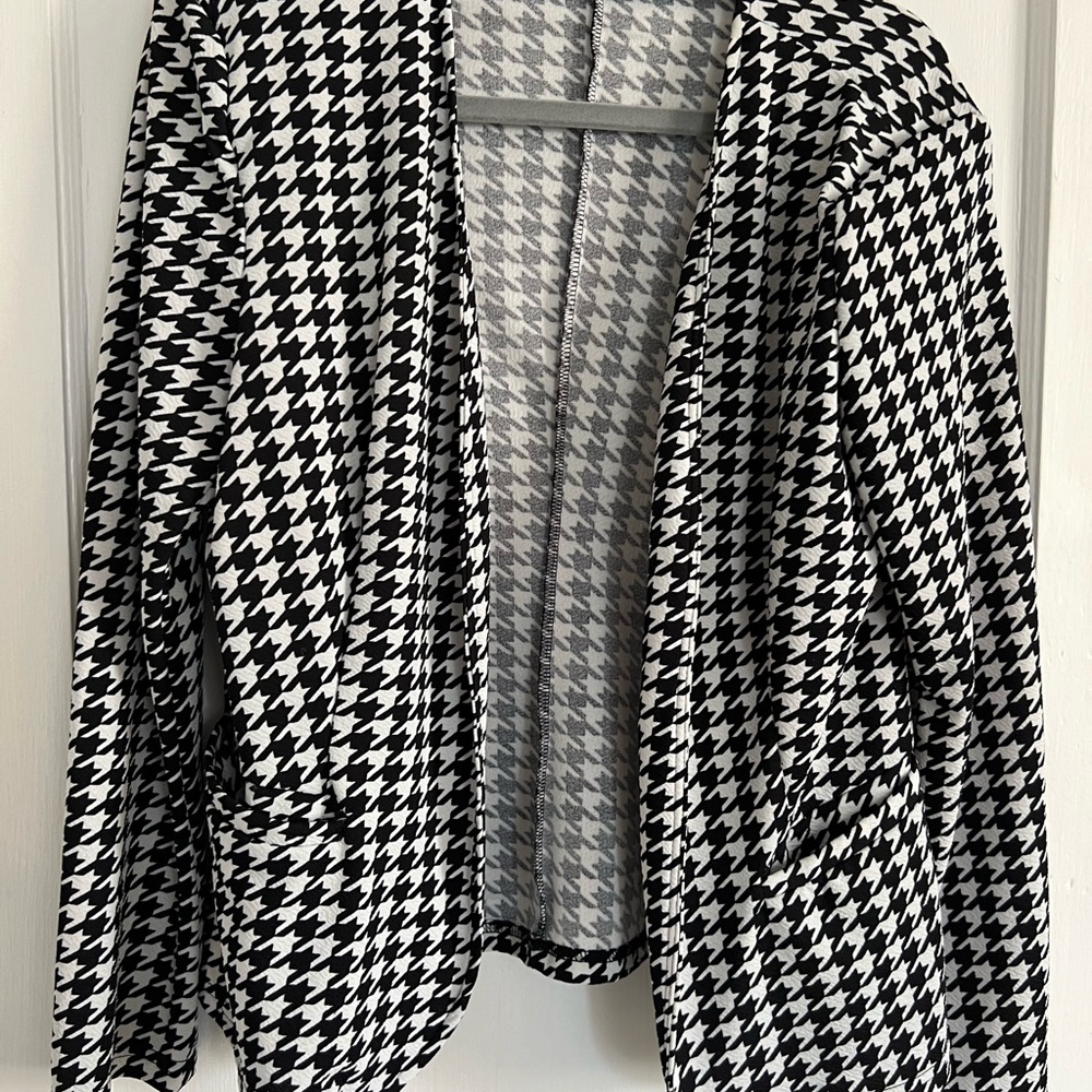 SHEIN Black and White Houndstooth Blazer